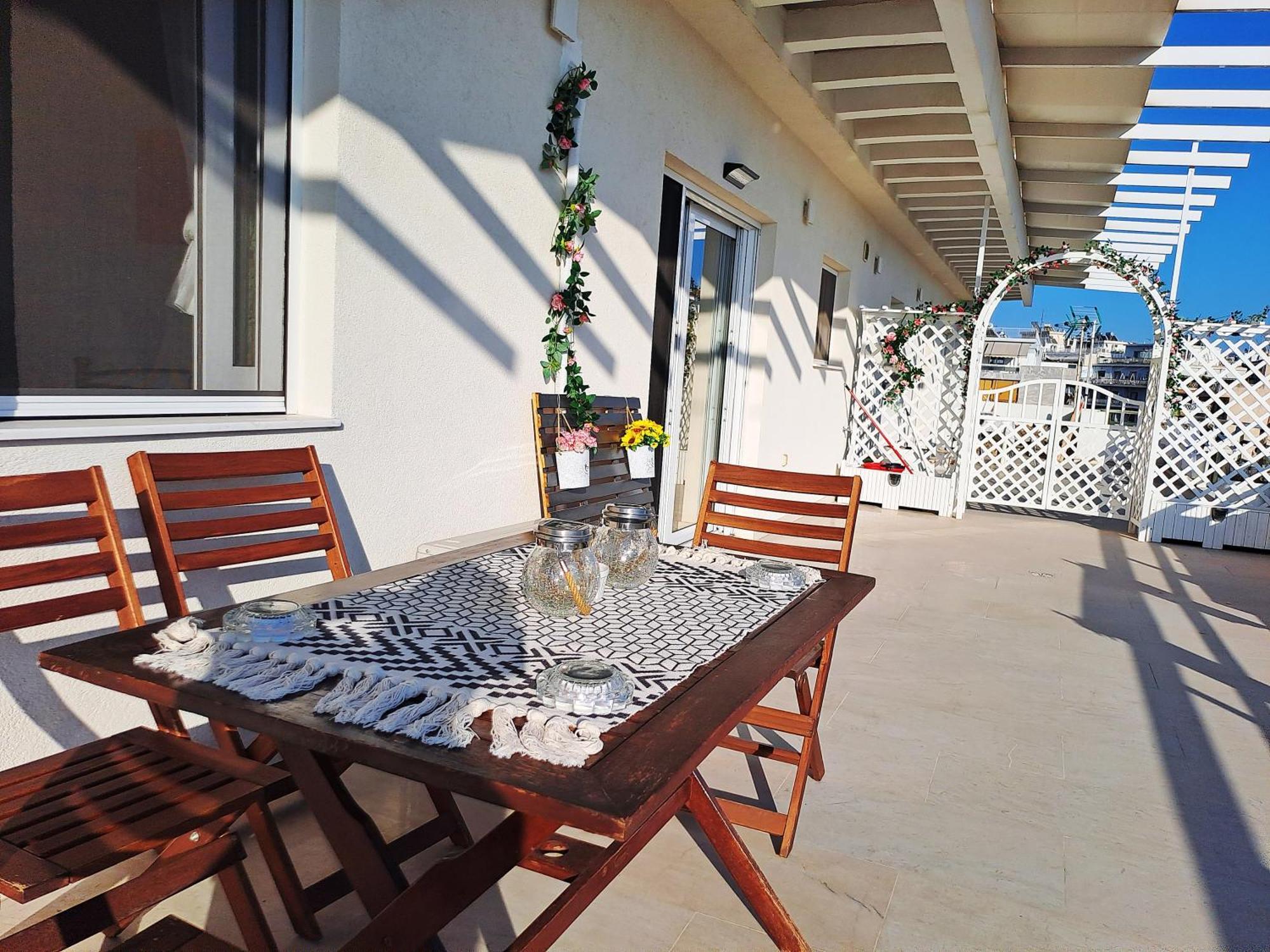 Quiet House-athens Center 100 Meters Balcony On The Floor Apartment *